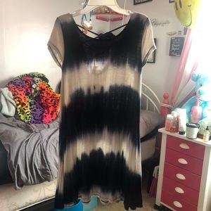 NWT FEMALE SUMMER DRESS